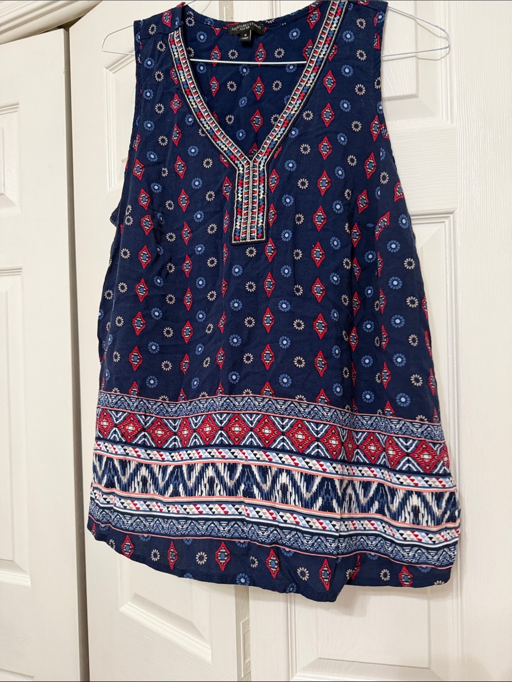 Signature Studio Navy Red Patterned V-Neck Sleeveless Camisole